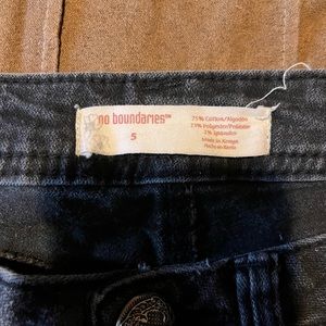 No Boundaries size 5 black crop jeans